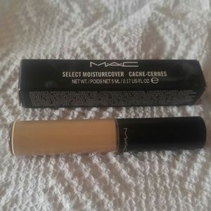 Mac NC 30 Select MoistureCover Concealer